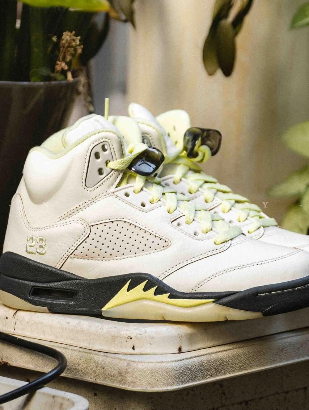 ​Nike Air Jordan 5 Retro Luminous Green Sail AJ5 - IM7592-130 - Size W12/M10.5